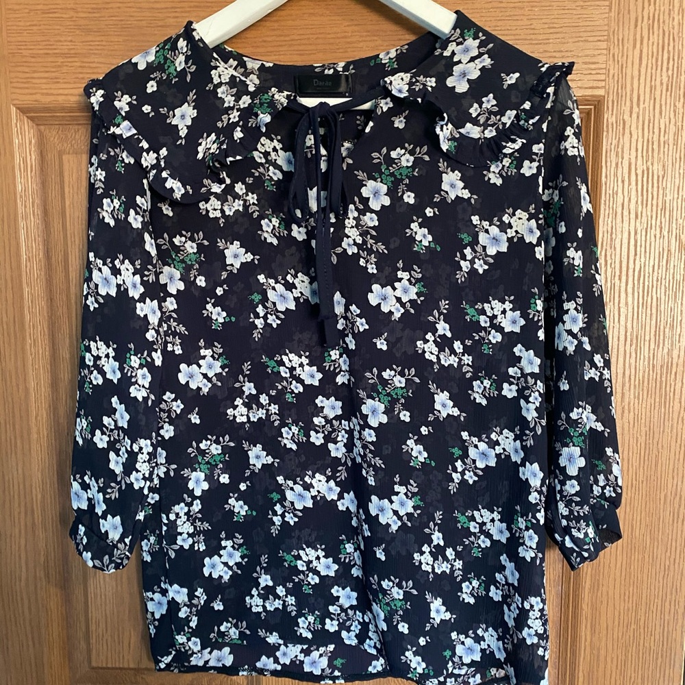 Flowery Korean blouse like new